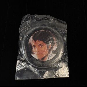 Vintage 1980s Michael Jackson Thriller Era Sealed Photo Button Pin New Old Stock